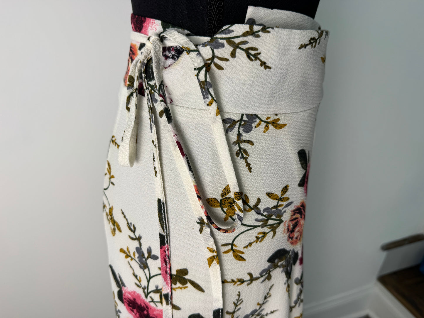 She’s Pretty Two-Piece Floral Skirt Set (Size Medium)