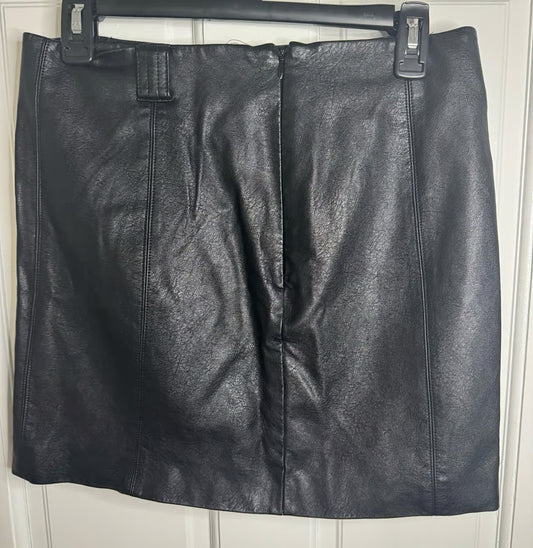 BADASS PLEATHER MINI SKIRT (Urban Outfitters)