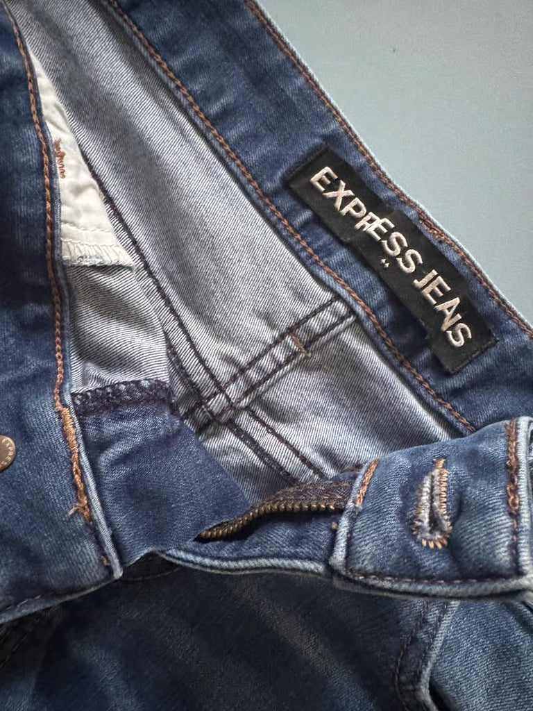 Express Shortie Low Rise Jean Shorts (Size 8)