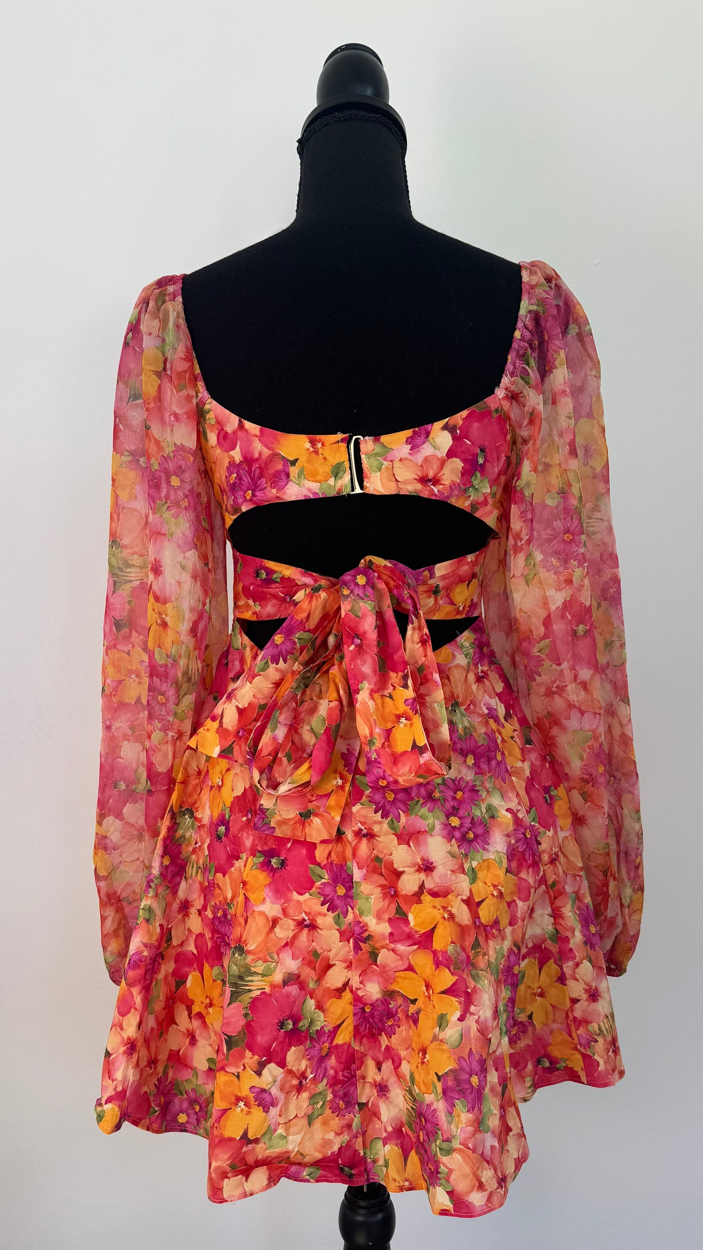 Back of dress features a scoop back. There are 3 different closures: 1st closure is a bra hook, 2nd closure is a tie back, and third closure is a zip up. Gorgeous and adjustable.