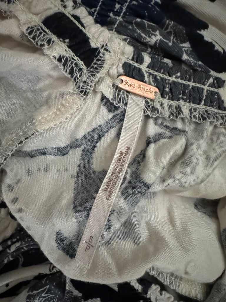 Muted Florals Top (Size Small)